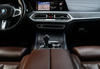 Подержанный автомобиль BMW X7 2021 года (20 фото)