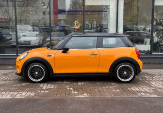 Подержанный автомобиль MINI Hatch 2016 года (5 фото)