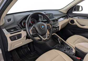 Подержанный автомобиль BMW X1 2021 года (17 фото)