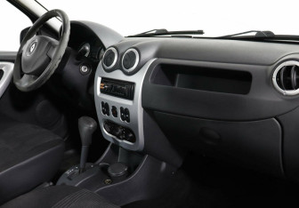 Подержанный автомобиль Renault Logan Sedan 2012 года (5 фото)