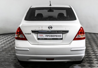 Подержанный автомобиль Nissan Tiida Sedan 2013 года (6 фото)