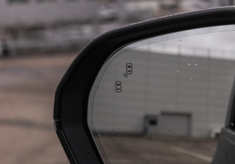 Подержанный автомобиль Zeekr 009 2023 года (32 фото)