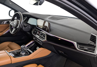 Подержанный автомобиль BMW X6 2022 года (13 фото)