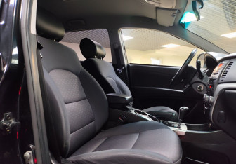 Подержанный автомобиль SsangYong Actyon 2011 года (13 фото)