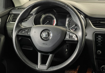 Подержанный автомобиль Skoda Octavia Liftback 2018 года (14 фото)