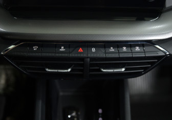 Подержанный автомобиль Skoda Octavia Liftback 2021 года (14 фото)