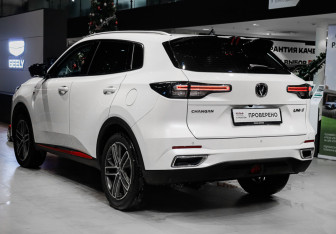 Подержанный автомобиль Changan UNI-S 2024 года (6 фото)