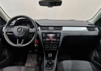 Подержанный автомобиль Skoda Rapid Liftback 2019 года (14 фото)