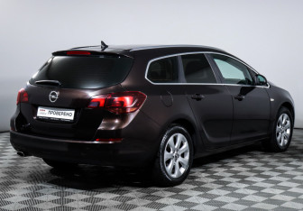 Подержанный автомобиль Opel Astra Wagon 2012 года (5 фото)