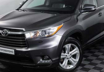 Подержанный автомобиль Toyota Highlander 2014 года (26 фото)