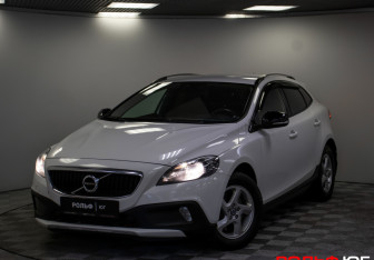 Подержанный автомобиль Volvo V40 Cross Country 2018 года (21 фото)
