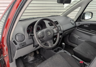 Подержанный автомобиль Suzuki SX4 Hatchback 2011 года (16 фото)