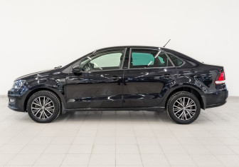 Подержанный автомобиль Volkswagen Polo Sedan 2016 года (8 фото)