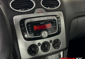 Подержанный автомобиль Ford Focus Sedan 2011 года (14 фото)
