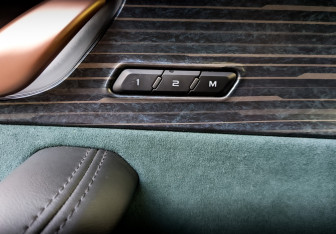 Подержанный автомобиль Geely Monjaro 2024 года (22 фото)