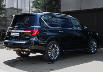 Подержанный автомобиль Infiniti QX80 2020 года (4 фото)