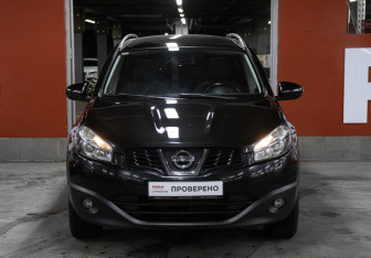 Подержанный автомобиль Nissan Qashqai+2 2011 года (2 фото)