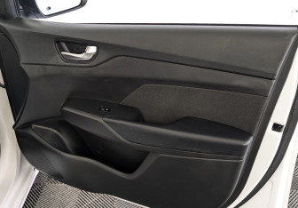 Подержанный автомобиль Hyundai Solaris Sedan 2021 года (24 фото)