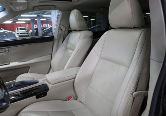Подержанный автомобиль Lexus ES 2014 года (11 фото)