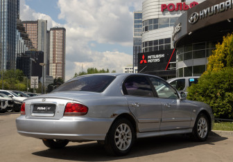Подержанный автомобиль Hyundai Sonata 2008 года (4 фото)
