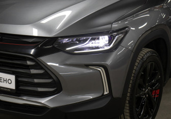 Подержанный автомобиль Chevrolet Tracker 2022 года (24 фото)