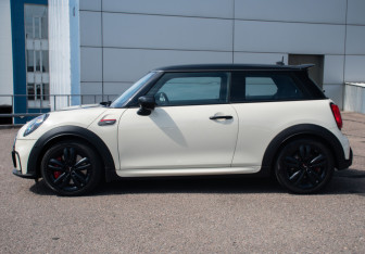 Подержанный автомобиль MINI Hatch 2021 года (8 фото)