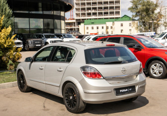 Подержанный автомобиль Opel Astra Hatchback 2008 года (4 фото)
