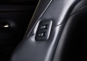 Подержанный автомобиль Lexus ES 2019 года (18 фото)