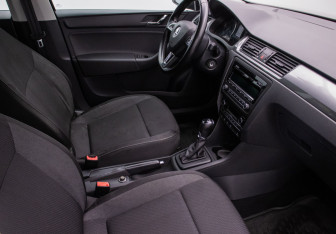 Подержанный автомобиль Skoda Rapid Liftback 2014 года (9 фото)