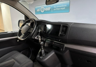 Подержанный автомобиль Citroen SpaceTourer 2020 года (18 фото)