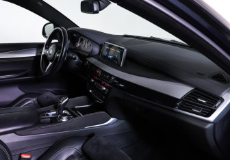Подержанный автомобиль BMW X6 2019 года (11 фото)