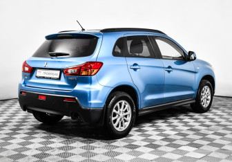 Подержанный автомобиль Mitsubishi ASX 2011 года (5 фото)