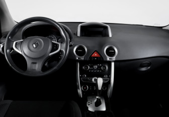 Подержанный автомобиль Renault Koleos 2010 года (12 фото)
