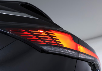 Подержанный автомобиль Lexus RX 2024 года (28 фото)