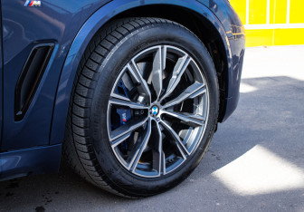 Подержанный автомобиль BMW X5 2018 года (13 фото)