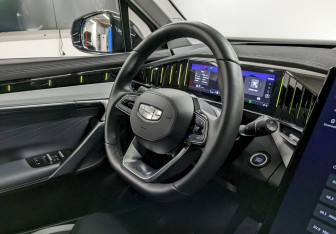 Подержанный автомобиль Geely Atlas 2024 года (24 фото)