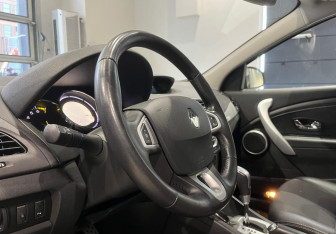 Подержанный автомобиль Renault Fluence 2012 года (10 фото)