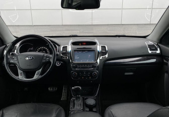 Подержанный автомобиль Kia Sorento 2013 года (11 фото)