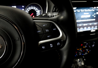 Подержанный автомобиль Jeep Compass 2018 года (28 фото)