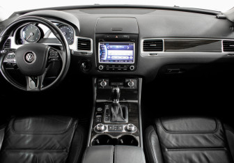 Подержанный автомобиль Volkswagen Touareg 2015 года (11 фото)