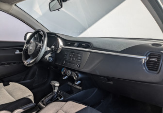 Подержанный автомобиль Kia Rio Hatchback 2021 года (12 фото)