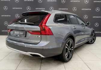 Подержанный автомобиль Volvo V90 Cross Country 2019 года (5 фото)
