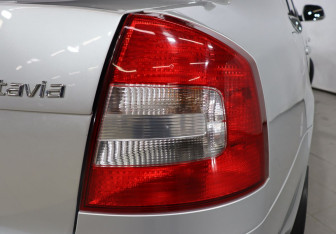 Подержанный автомобиль Skoda Octavia Liftback 2008 года (21 фото)