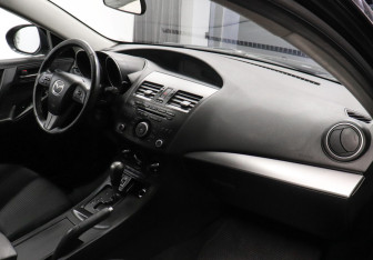 Подержанный автомобиль Mazda 3 Sedan 2012 года (8 фото)