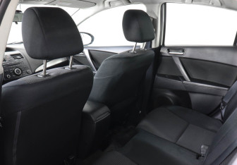 Подержанный автомобиль Mazda 3 Sedan 2012 года (12 фото)