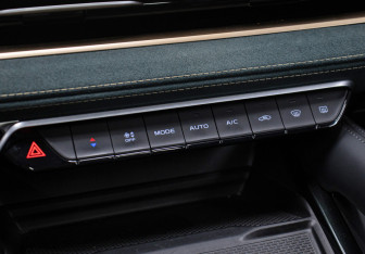 Подержанный автомобиль Geely Monjaro 2023 года (19 фото)