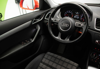 Подержанный автомобиль Audi Q3 2015 года (16 фото)
