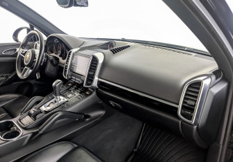 Подержанный автомобиль Porsche Cayenne 2017 года (11 фото)