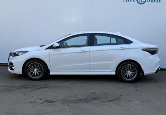 Подержанный автомобиль Omoda S5 2024 года (8 фото)
