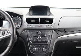 Подержанный автомобиль Opel Mokka 2014 года (18 фото)
